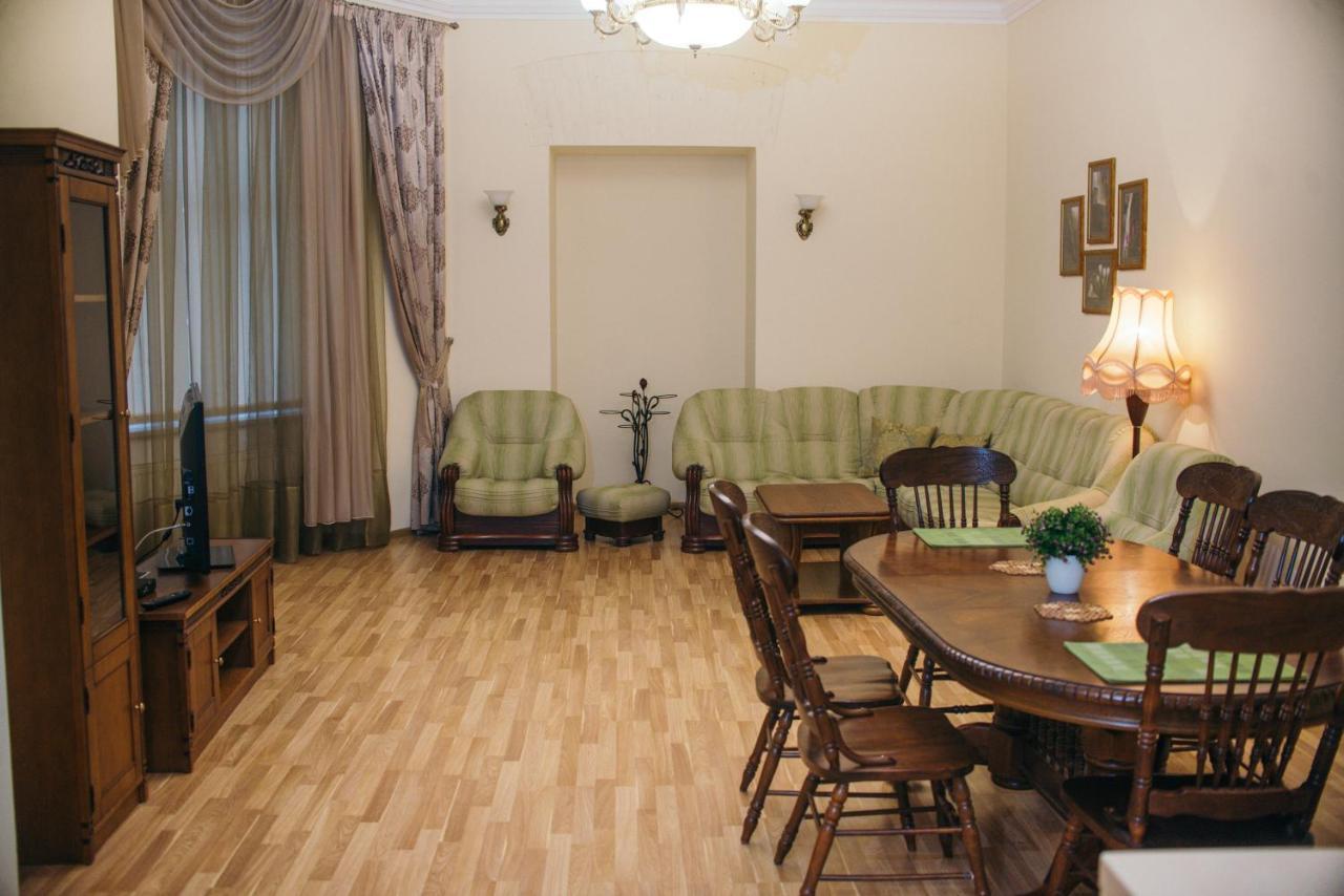 Big Dining Room Apartment Leopoli Esterno foto